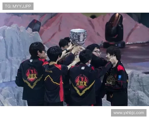 FPX重塑辉煌之路:从冠军杯到全新赛季的蜕变与挑战